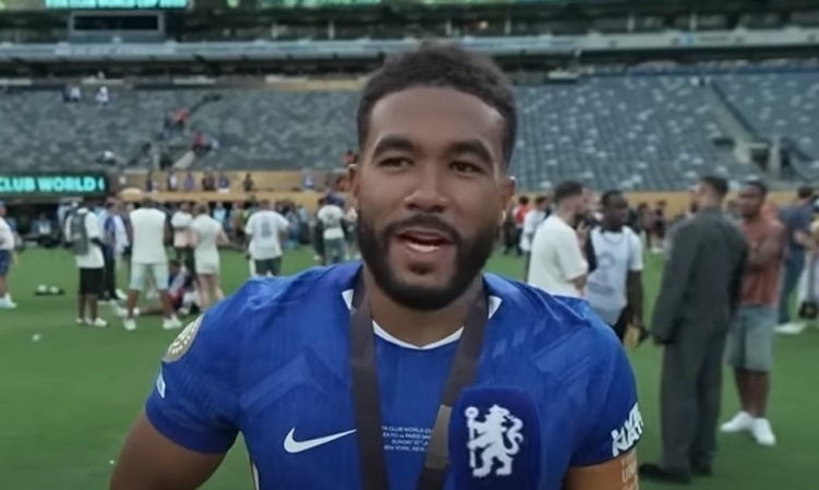 开云-詹姆斯在巴黎圣日耳曼比赛中险胜，比赛规则变更引发热议！-开云