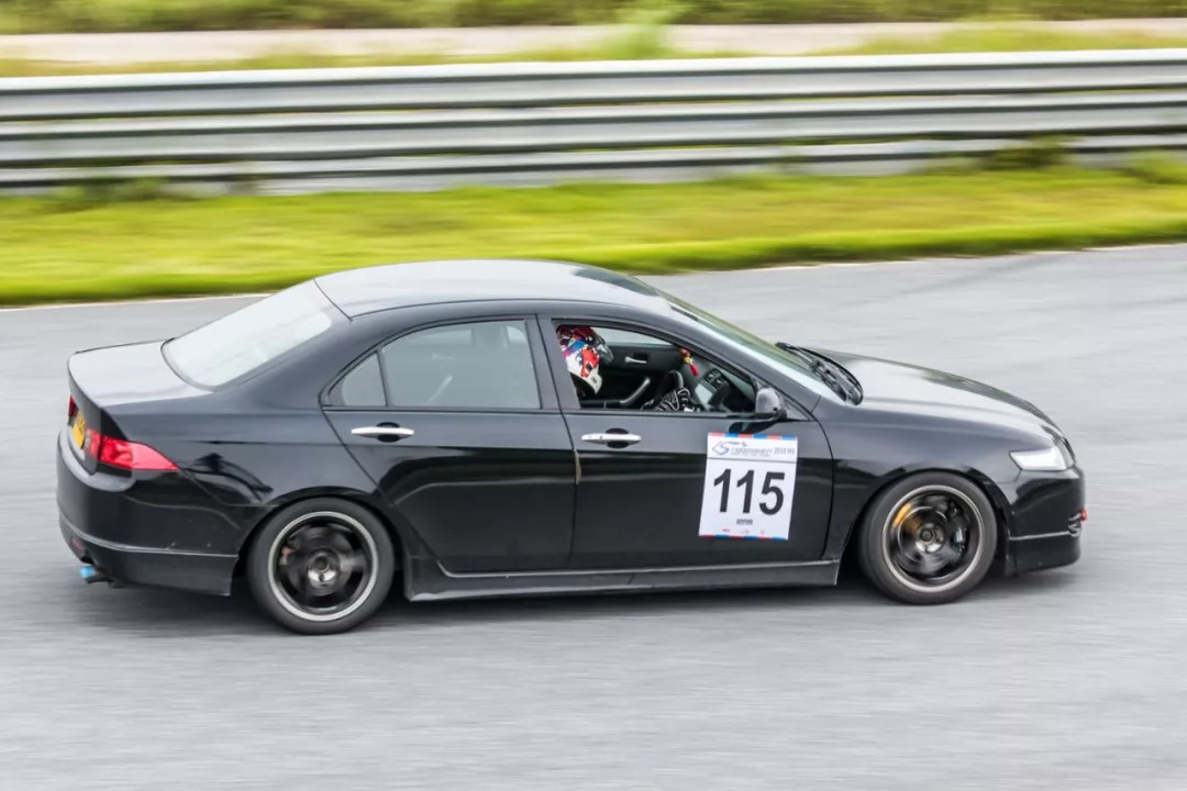 内马尔官方宣布刷新纪录新规,MAD引发争议!赛场气氛高涨 内马尔官方宣布刷新纪录新规,MAD引发争议!赛场气氛高涨